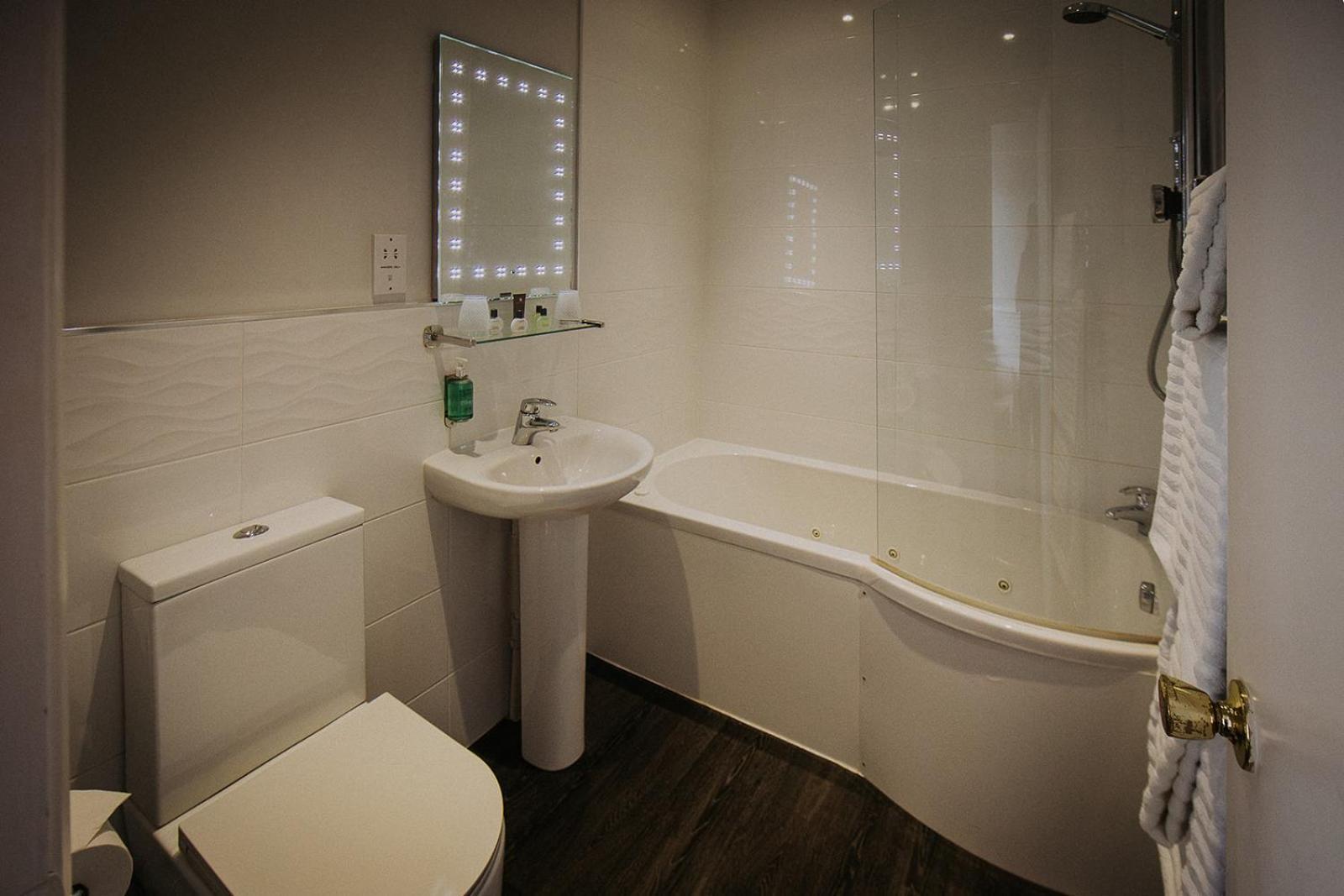 The Lake Isle Restaurant With Rooms Uppingham Extérieur photo